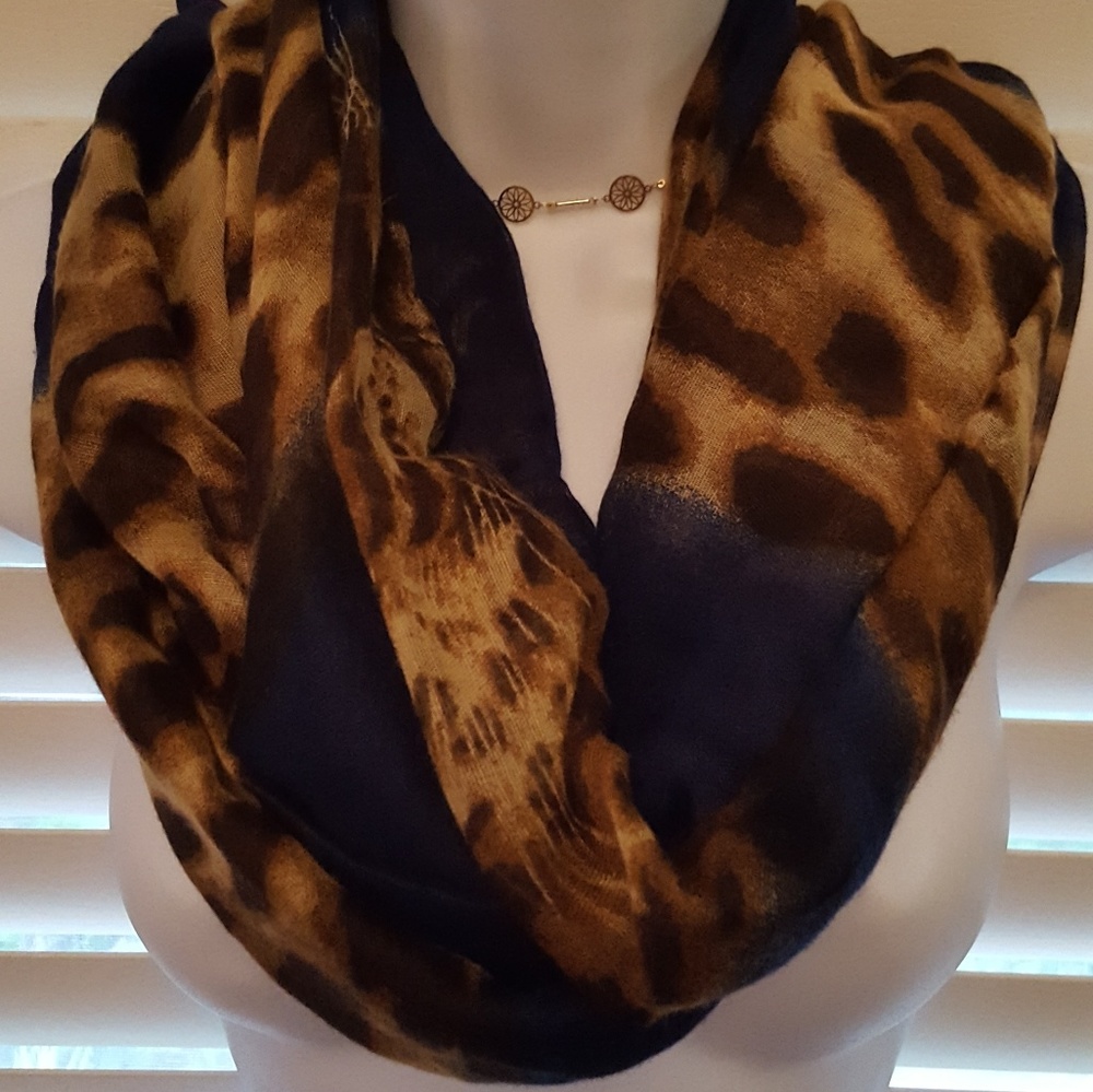 5 Scarves - Picture 3 of 5